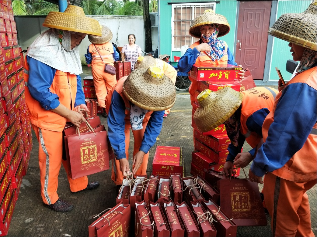 ? ?“中秋佳节、情暖职工” ? ? ? ? ?-----明佳集团党支部及工会组织开展中秋慰问活动